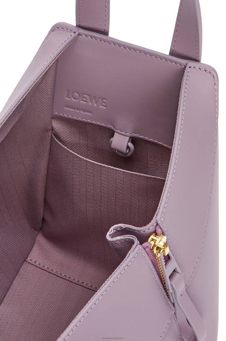 Loewe mujer hamaca compacta de piel de becerro satinada LP64312 glaseado de berenjena pálido