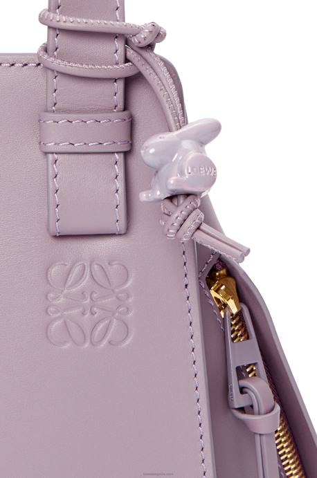 Loewe mujer hamaca compacta de piel de becerro satinada LP64312 glaseado de berenjena pálido