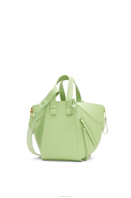 Loewe mujer hamaca compacta de piel de becerro satinada LP64408 esmalte verde lima