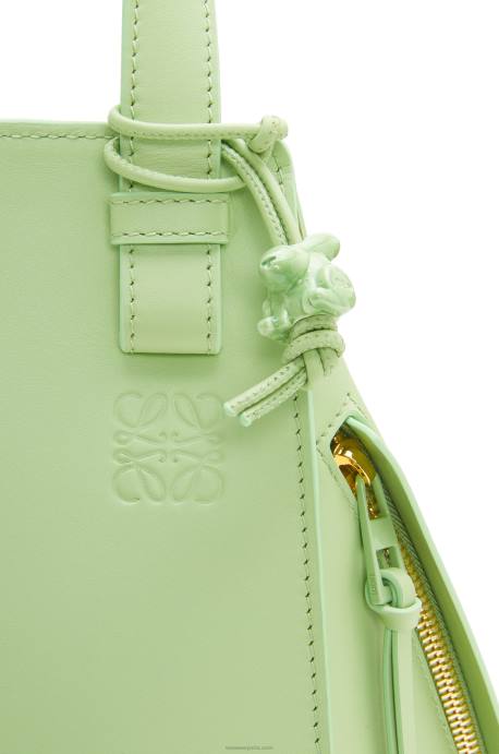 Loewe mujer hamaca compacta de piel de becerro satinada LP64408 esmalte verde lima