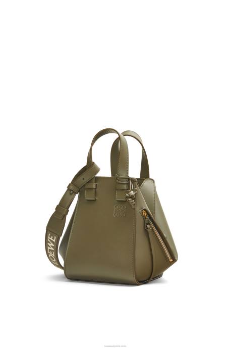 Loewe mujer hamaca compacta de piel de becerro satinada LP64431 glaseado de polvo de té