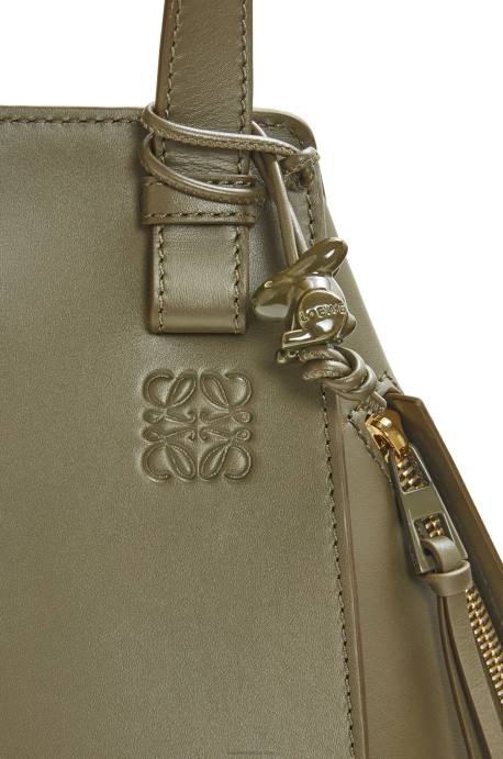 Loewe mujer hamaca compacta de piel de becerro satinada LP64431 glaseado de polvo de té