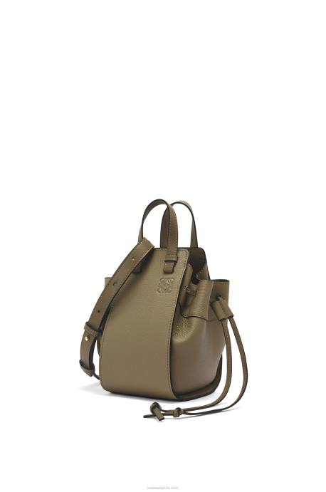 Loewe mujer mini hamaca con cordón de suave piel de becerro granulada LP64241 verde laurel