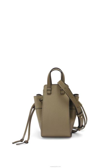 Loewe mujer mini hamaca con cordón de suave piel de becerro granulada LP64241 verde laurel