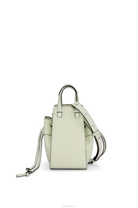 Loewe mujer mini hamaca con cordón de suave piel de becerro granulada LP64244 celadón claro