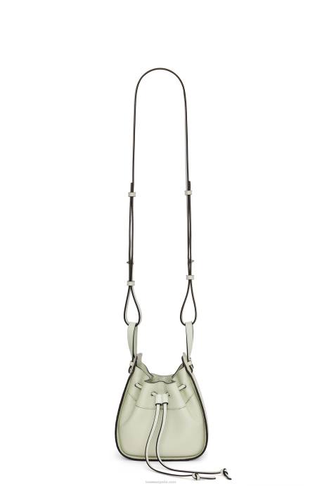Loewe mujer mini hamaca con cordón de suave piel de becerro granulada LP64244 celadón claro