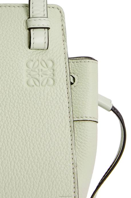 Loewe mujer mini hamaca con cordón de suave piel de becerro granulada LP64244 celadón claro
