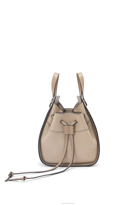 Loewe mujer mini hamaca con cordón de suave piel de becerro granulada LP64289 arena