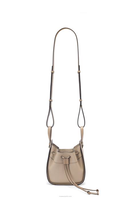 Loewe mujer mini hamaca con cordón de suave piel de becerro granulada LP64289 arena