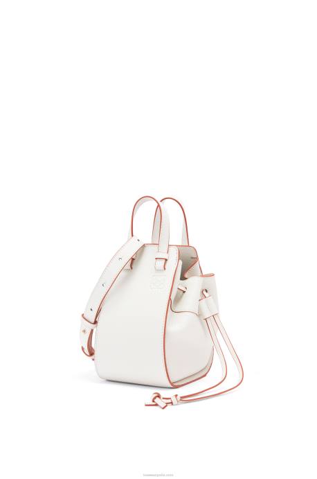Loewe mujer mini hamaca con cordón de suave piel de becerro granulada LP64313 blanco suave