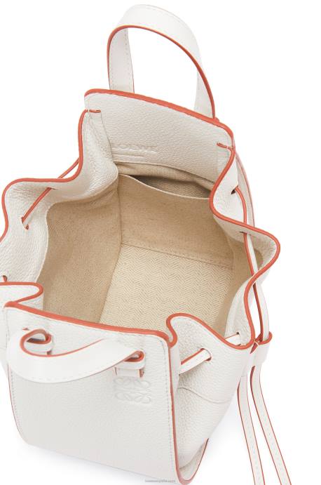 Loewe mujer mini hamaca con cordón de suave piel de becerro granulada LP64313 blanco suave
