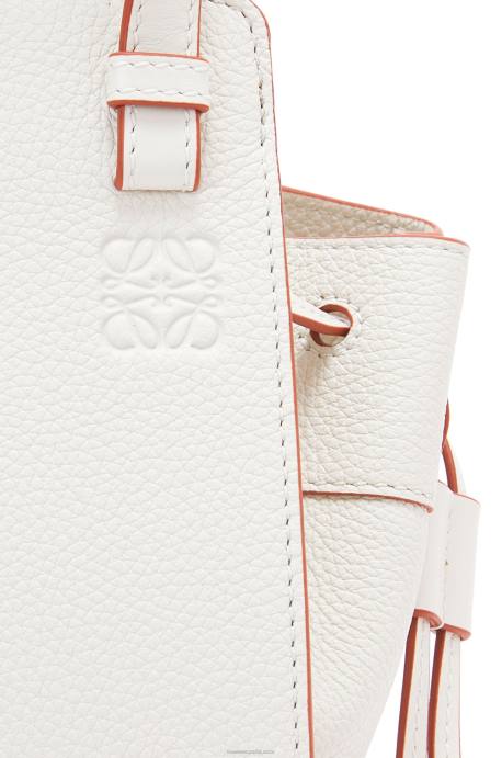 Loewe mujer mini hamaca con cordón de suave piel de becerro granulada LP64313 blanco suave