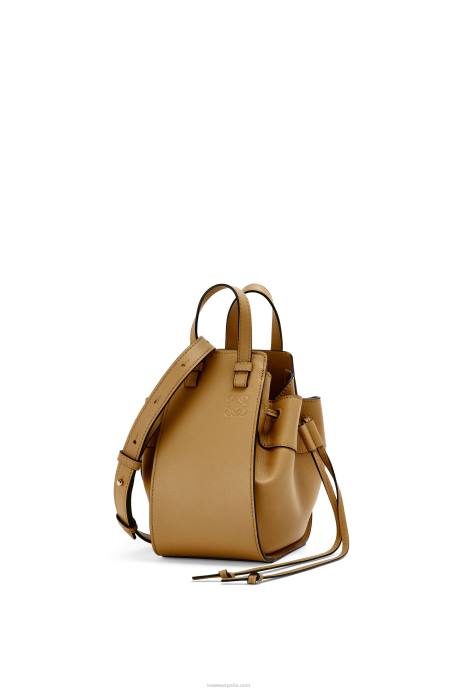 Loewe mujer mini hamaca con cordón en piel de becerro clásica LP64243 verde ocre
