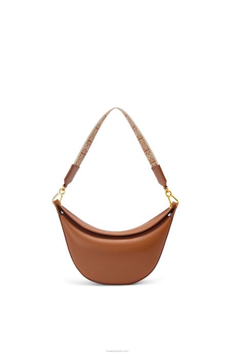 Loewe mujer Bolso luna pequeño de piel de becerro satinada y jacquard LP64452 pacana
