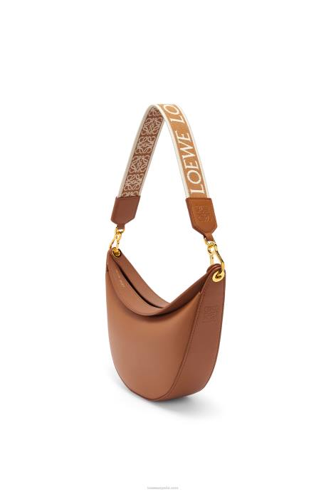 Loewe mujer Bolso luna pequeño de piel de becerro satinada y jacquard LP64452 pacana