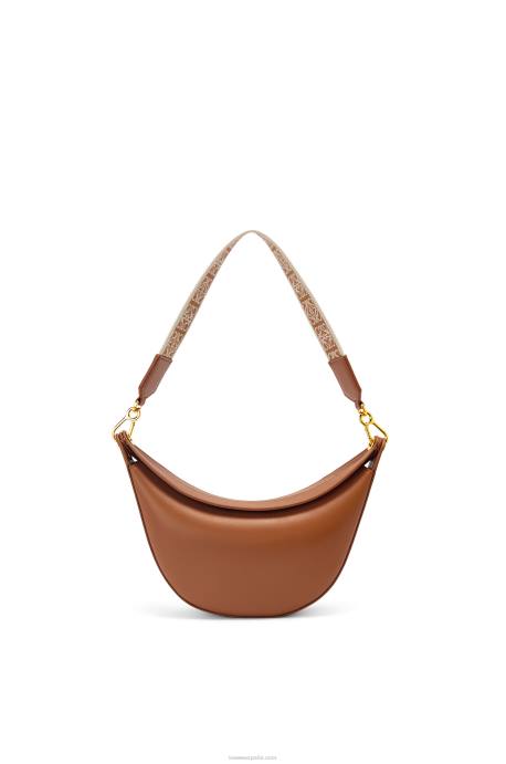 Loewe mujer Bolso luna pequeño de piel de becerro satinada y jacquard LP64452 pacana