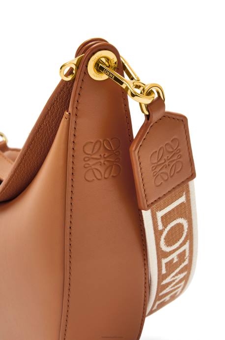Loewe mujer Bolso luna pequeño de piel de becerro satinada y jacquard LP64452 pacana