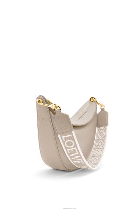 Loewe mujer Bolso luna pequeño de piel de becerro satinada y jacquard LP64475 avena ligera