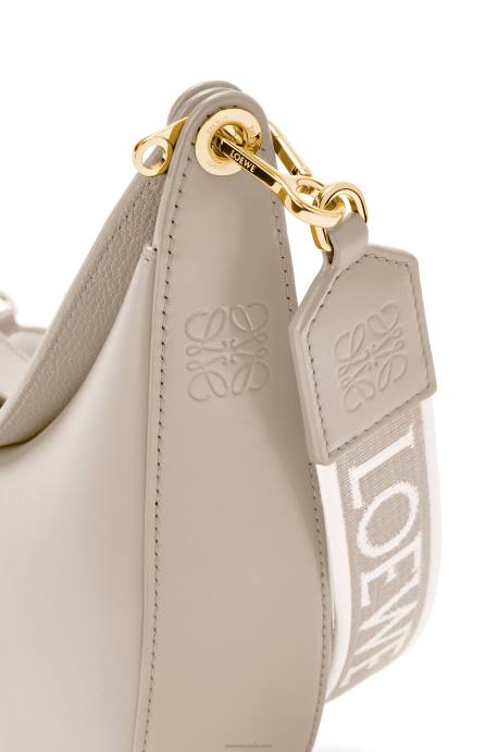 Loewe mujer Bolso luna pequeño de piel de becerro satinada y jacquard LP64475 avena ligera