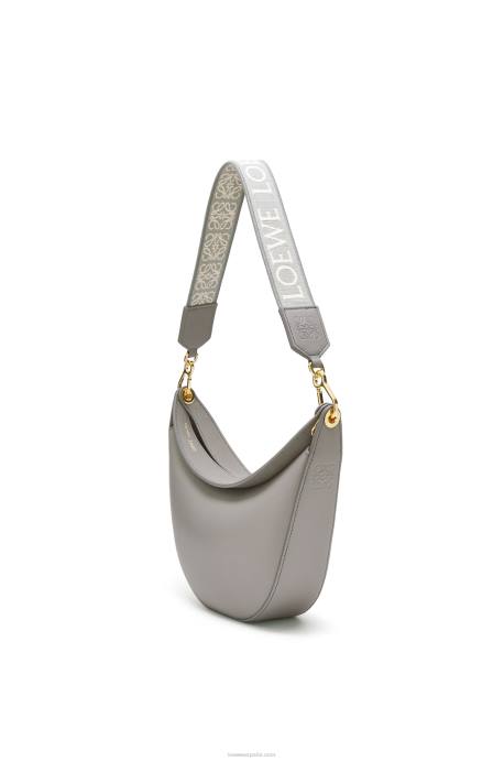 Loewe mujer Bolso luna pequeño de piel de becerro satinada y jacquard LP64476 Perla gris