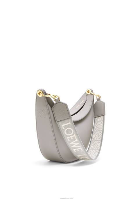 Loewe mujer Bolso luna pequeño de piel de becerro satinada y jacquard LP64476 Perla gris
