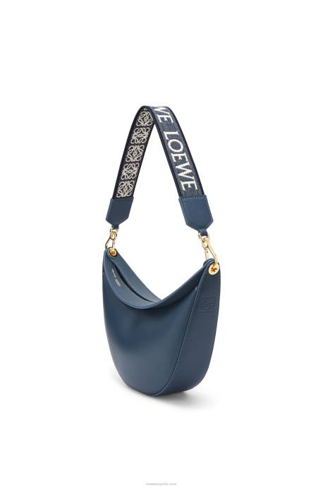 Loewe mujer Bolso luna pequeño de piel de becerro satinada y jacquard LP64482 azul ónix