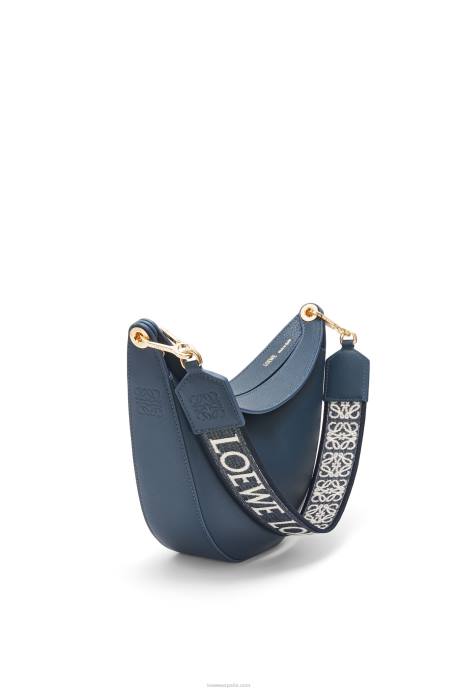 Loewe mujer Bolso luna pequeño de piel de becerro satinada y jacquard LP64482 azul ónix