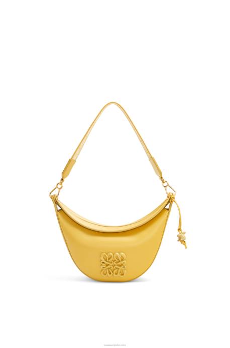 Loewe mujer luna pequeña de piel de becerro satinada LP64454 glaseado amarillo pálido