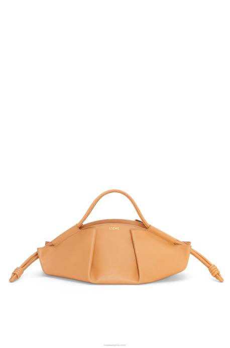 Loewe mujer Bolso paseo de piel de becerro napa brillante LP64417 cálido desierto