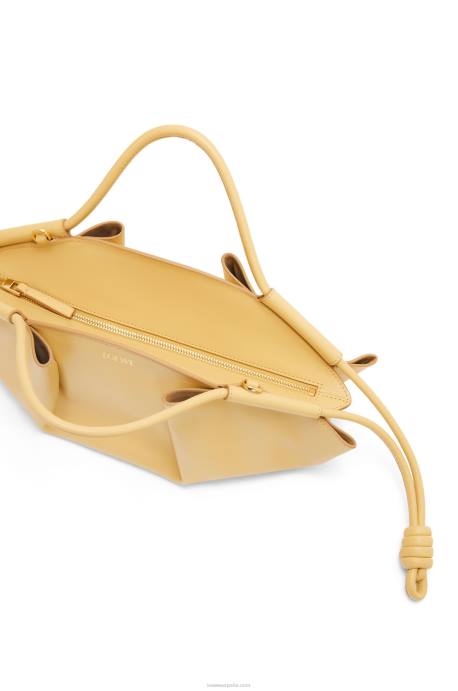 Loewe mujer bolso paseo pequeño de piel de becerro napa brillante LP64351 mantequilla oscura