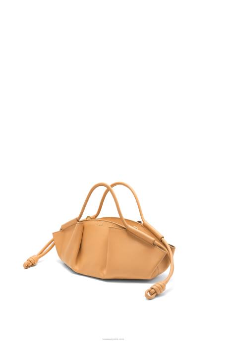 Loewe mujer bolso paseo pequeño de piel de becerro napa brillante LP64418 cálido desierto