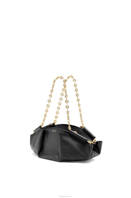 Loewe mujer bolso paseo pequeño de piel de becerro napa brillante con cadena LP64402 negro