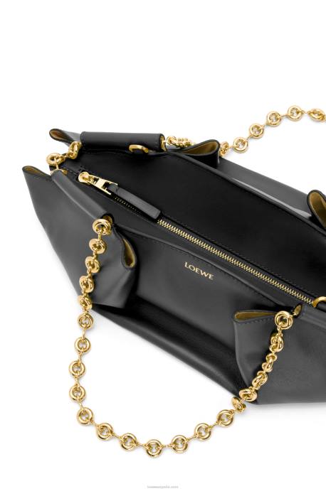 Loewe mujer bolso paseo pequeño de piel de becerro napa brillante con cadena LP64402 negro
