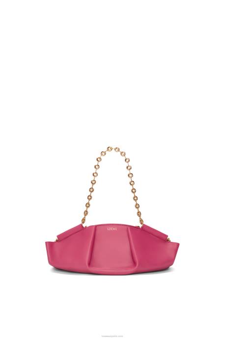 Loewe mujer bolso paseo pequeño de piel de becerro napa brillante con cadena LP64420 magenta