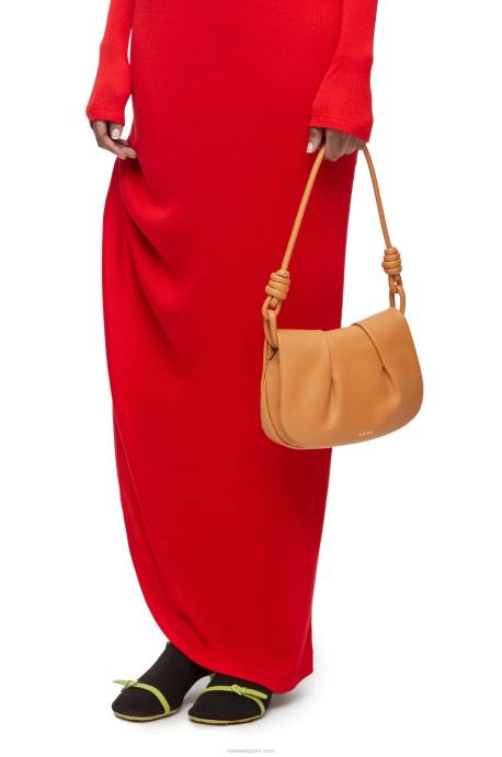 Loewe mujer bolso satchel paseo de piel de becerro napa brillante LP64334 cálido desierto