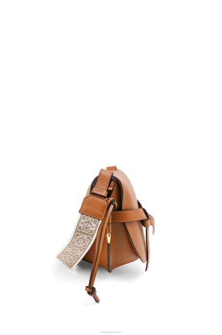 Loewe mujer bolso gate pequeño en suave piel de becerro y jacquard LP64254 broncearse
