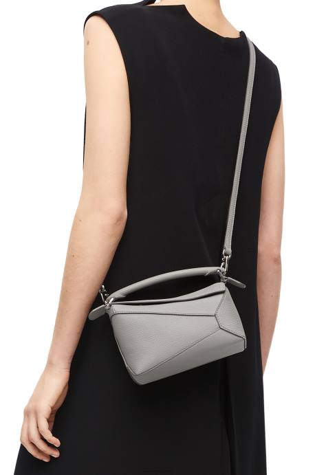 Loewe mujer bolso mini puzzle edge de suave piel de becerro granulada LP64198 Perla gris