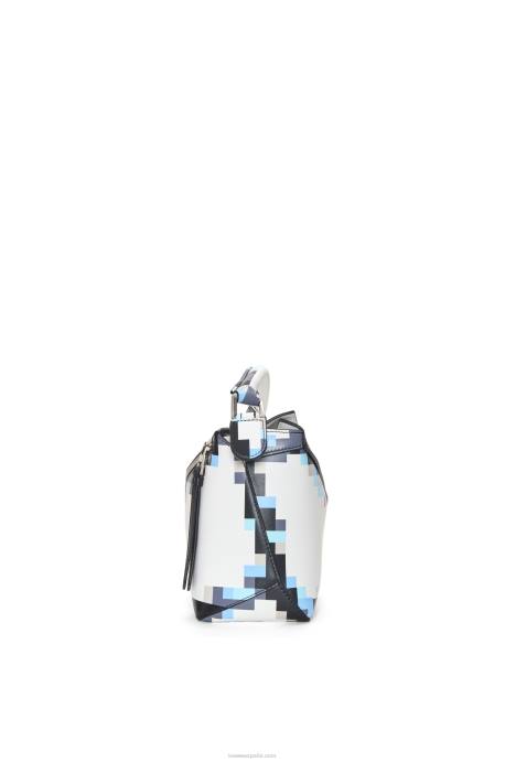 Loewe mujer bolso pequeño con borde de rompecabezas pixelado de piel de becerro satinada LP64395 blanco