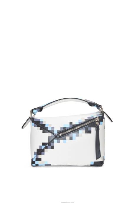 Loewe mujer bolso pequeño con borde de rompecabezas pixelado de piel de becerro satinada LP64395 blanco