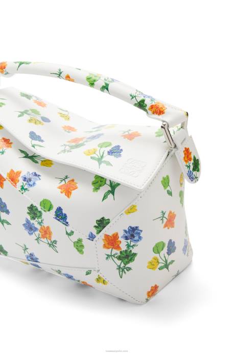 Loewe mujer bolso pequeño con borde rompecabezas de flores de piel de becerro satinada LP64394 blanco/multicolor