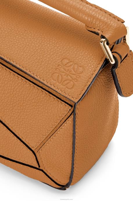 Loewe mujer bolso puzzle mini de suave piel de becerro granulada LP64299 caramelo ligero