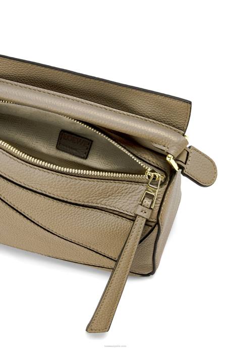 Loewe mujer bolso puzzle mini de suave piel de becerro granulada LP64560 alcachofa verde