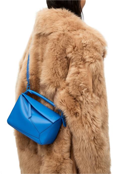 Loewe mujer bolso puzzle pequeño de piel de becerro satinada LP64480 buceo azul
