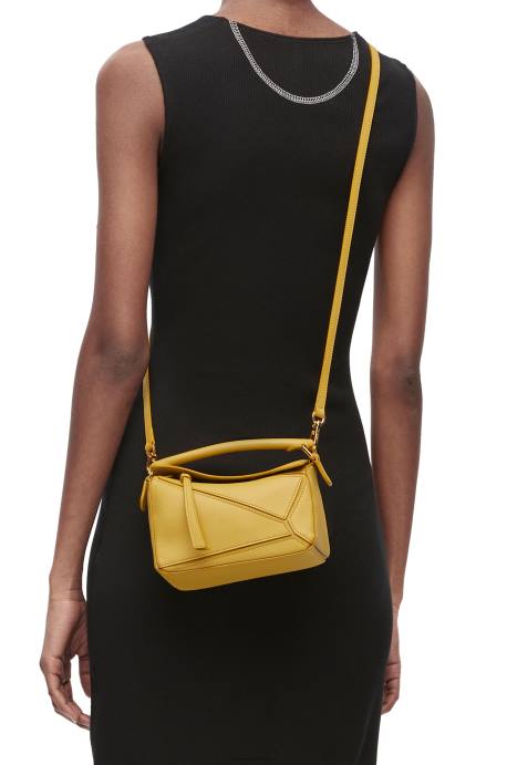 Loewe mujer minibolso puzzle de piel de becerro clásica LP64201 ocre brillante