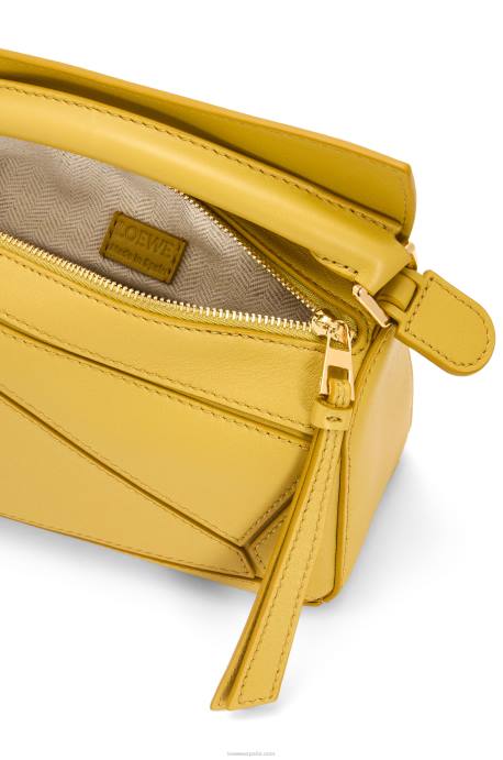 Loewe mujer minibolso puzzle de piel de becerro clásica LP64201 ocre brillante