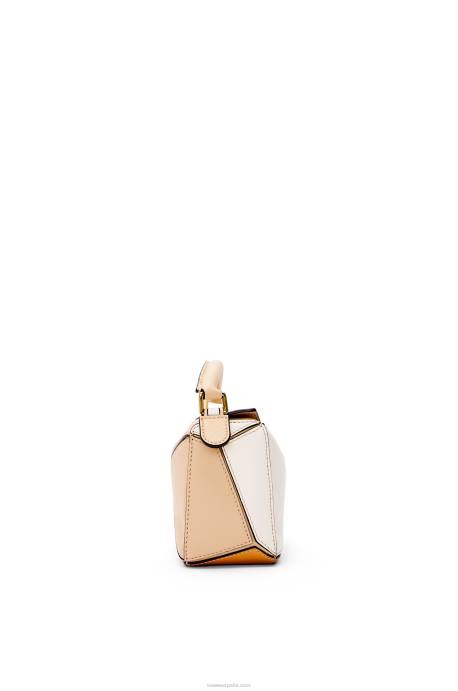 Loewe mujer minibolso puzzle de piel de becerro clásica LP64233 beige polvoriento/blanco suave