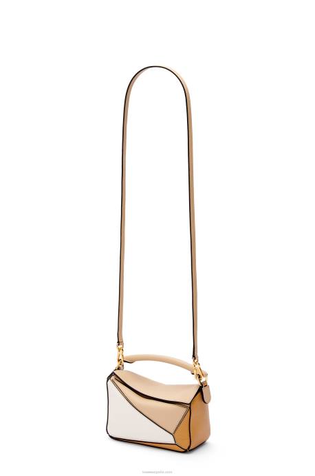 Loewe mujer minibolso puzzle de piel de becerro clásica LP64233 beige polvoriento/blanco suave