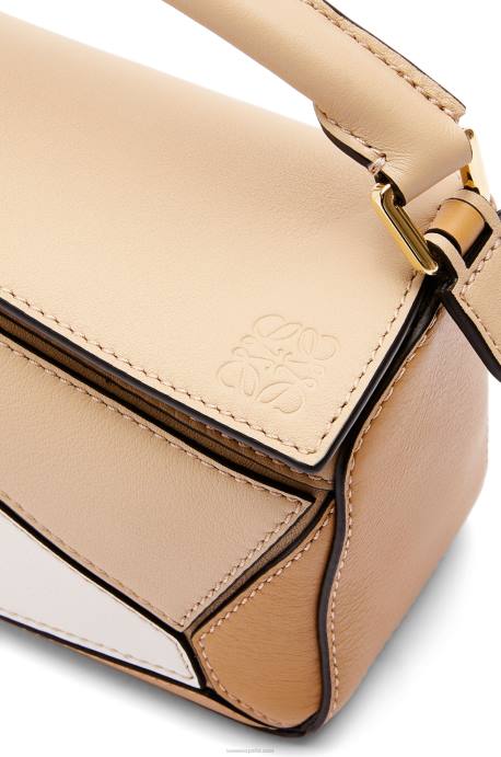 Loewe mujer minibolso puzzle de piel de becerro clásica LP64233 beige polvoriento/blanco suave
