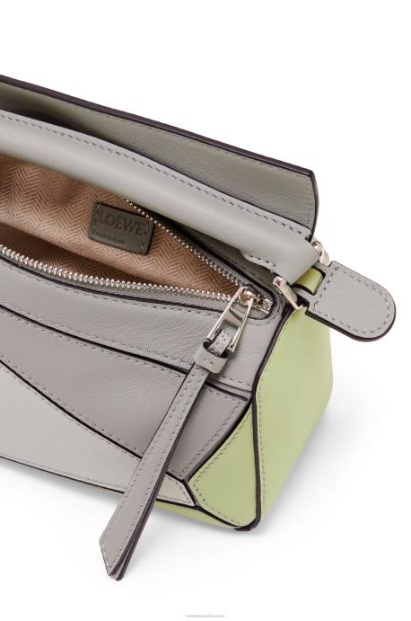 Loewe mujer minibolso puzzle de piel de becerro clásica LP64257 gris ceniza/celadón claro