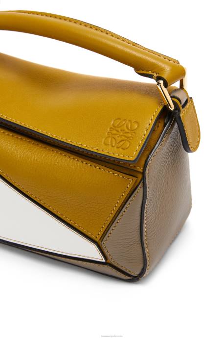 Loewe mujer minibolso puzzle de piel de becerro clásica LP64277 ocre/blanco suave